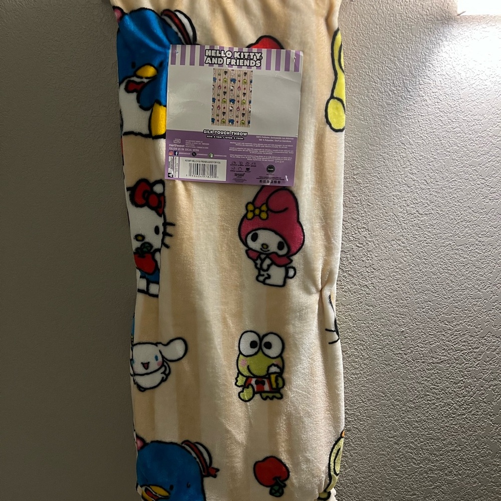 Hello Kitty and Friends Silk Touch Throw - Cream and Multicolor